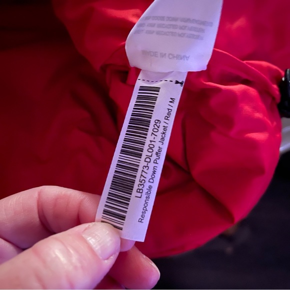 Quince Responsible Down Puffer Jacket in Red, Size Medium M NWT - Picture 10 of 13